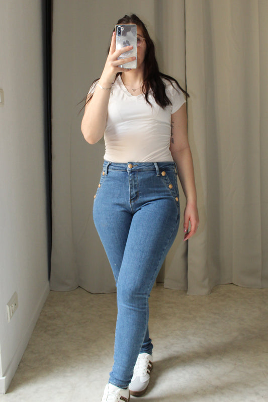 Jeans avec boutons décoratif